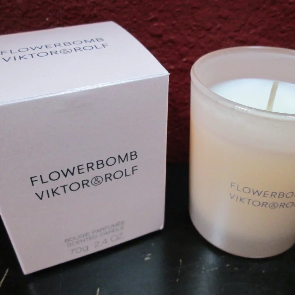 Viktor & Rolf Flowerbomb Bougie Parfumee Scented Candle New in box 2.4 oz.